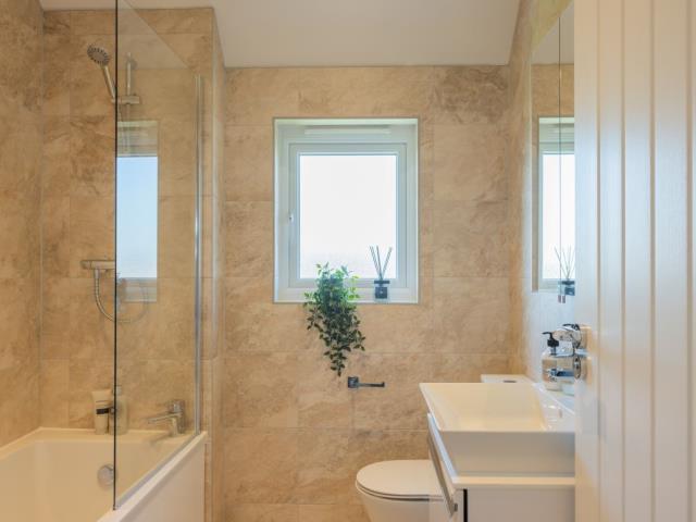 59603 Welwyn Bathroom Web