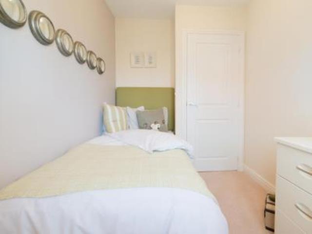 the-broadway-bedroom-30742