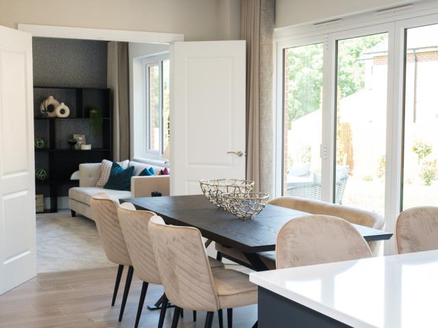 60270 Balmoral Dining LR