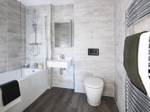 1  2 Bed Bathroom