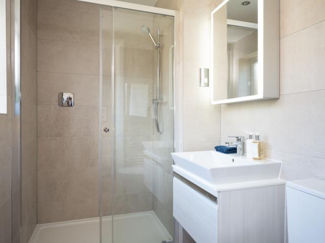 henley en-suite 2