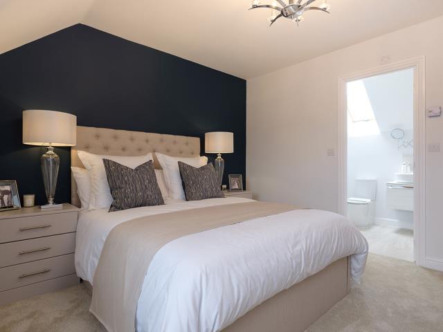 Grantham-semi - master bed - 44172