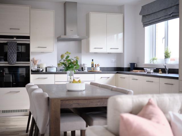 Leamington-lifestyle-kitchen-dining-46762