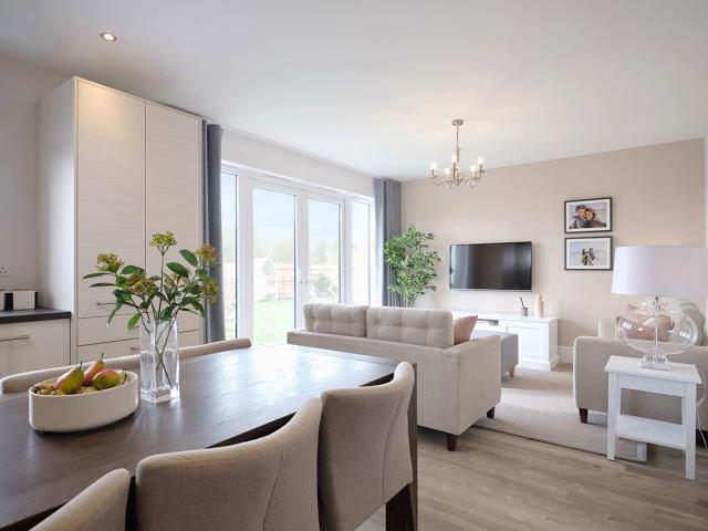 Leamington-lifestyle-kitchen-dining-family-46756