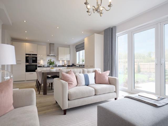 Leamington-lifestyle-kitchen-dining-family-46758