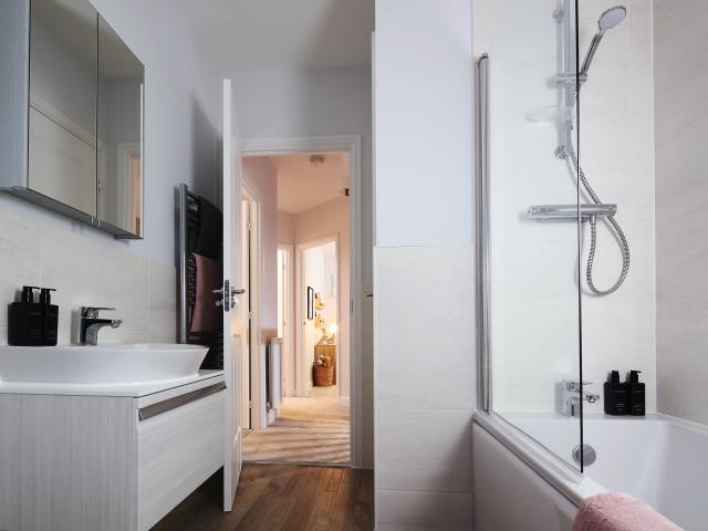 50217 - Main bathroom