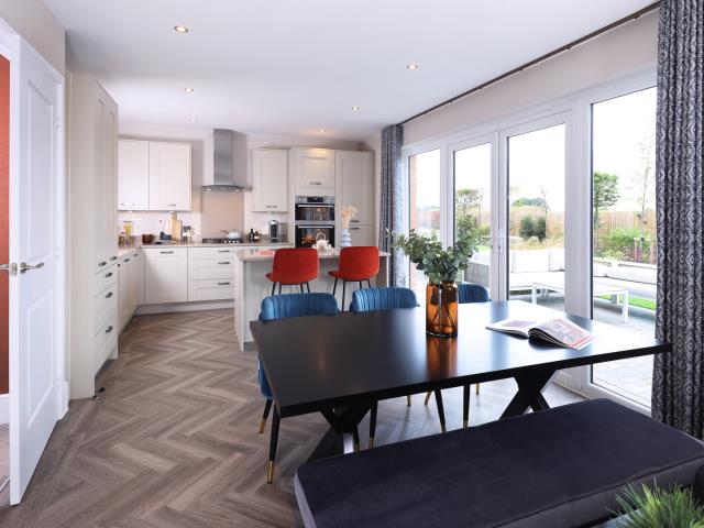 60697 - Kitchen dining area