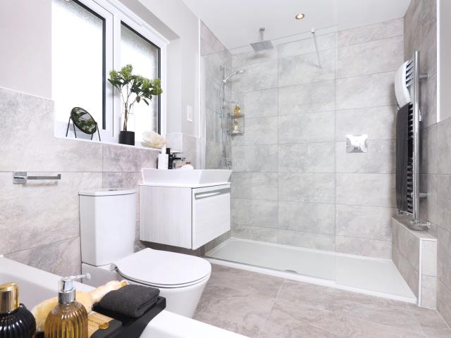 60704 - Main En-suite