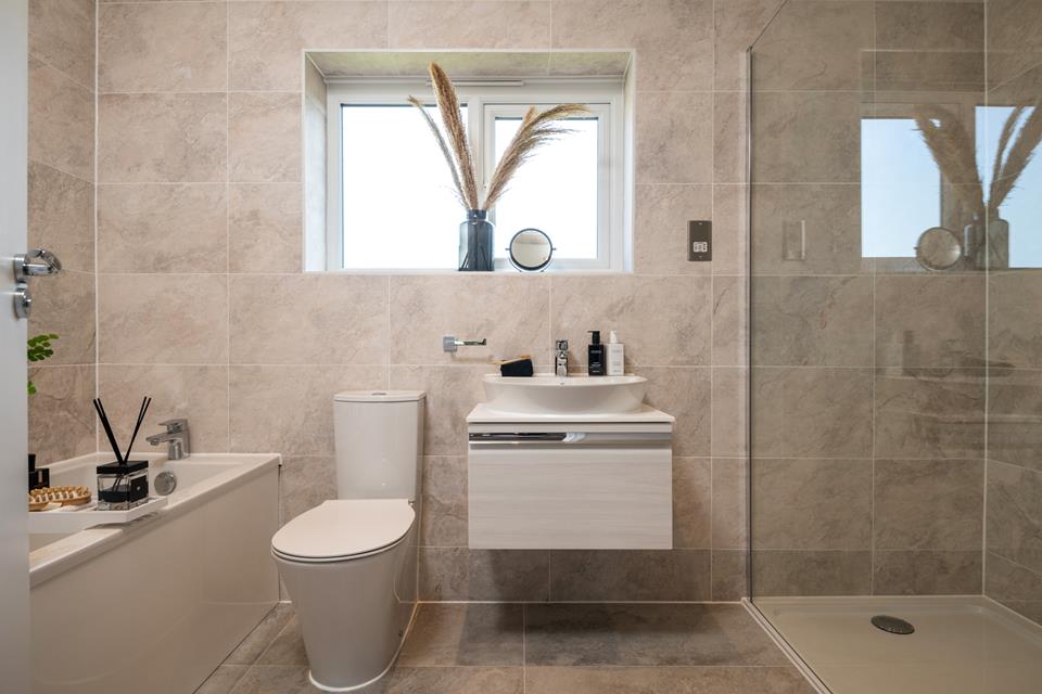 59322 - Richmond main bathroom