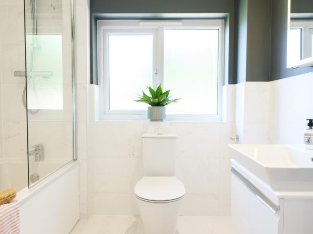 60281 - Main bathroom