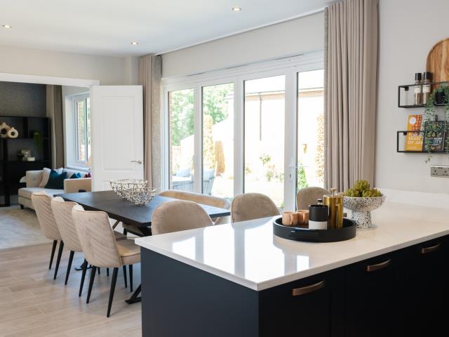 60300 - Dining to living room