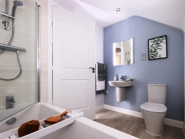 52744 - Main bathroom