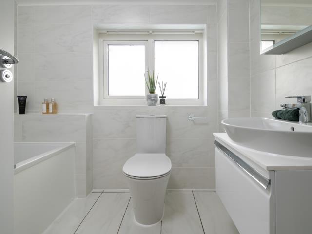 59567 - Main bathroom