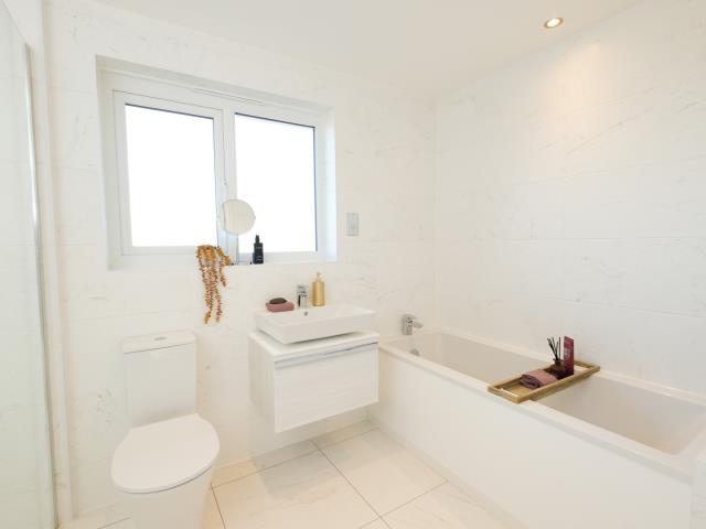 58600 - Main bathroom