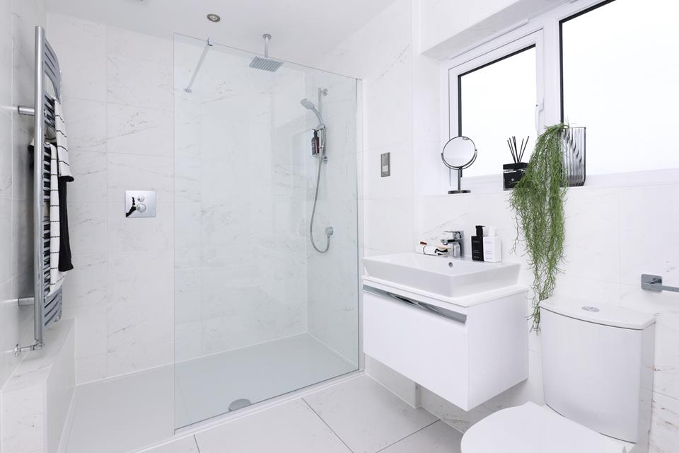 60729 - Main bathroom