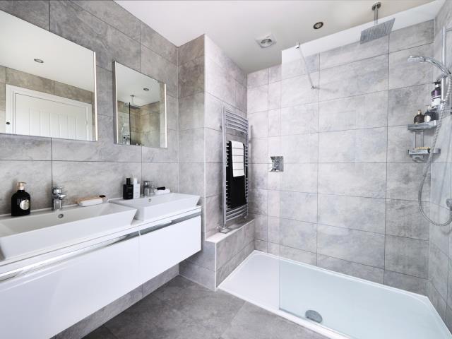 60723 - Main en-suite