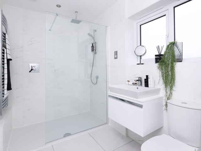 60729 - Main bathroom