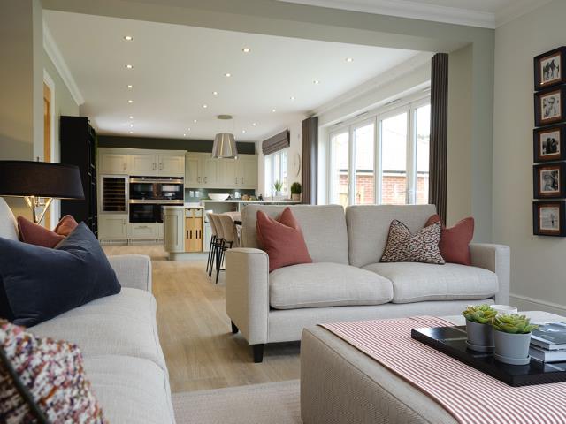 Redrow-Blenheim-Family_Dining_Kitchen-51444