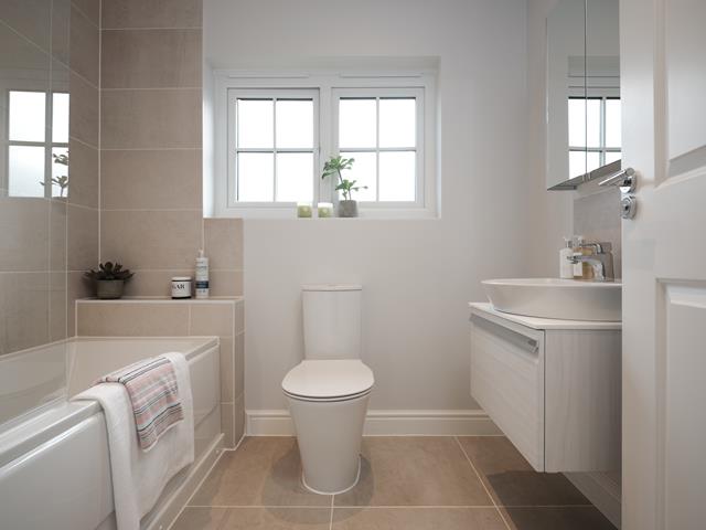 52947 - main bathroom