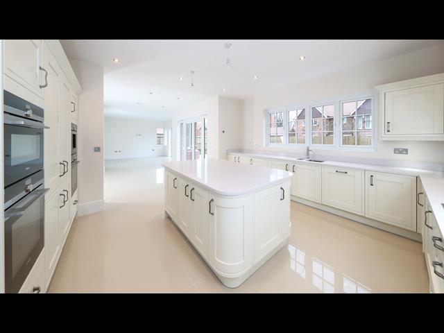 35704 - Main kitchen