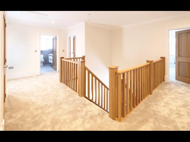 35706 - Upstairs hallway