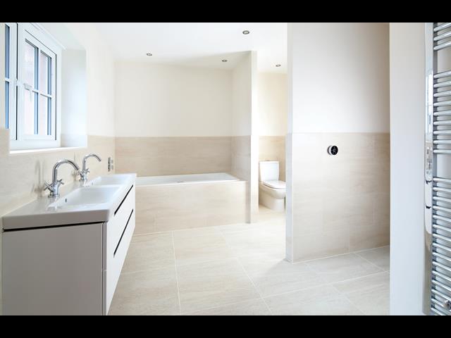 35710 - Main bathroom