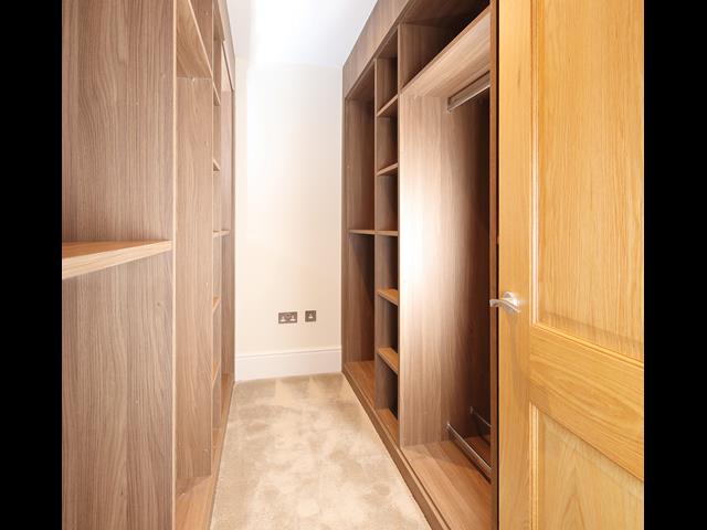 35711 - Walk in wardrobe