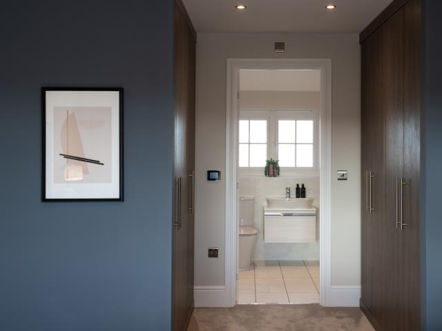 58356 - Walk in wardobe on master