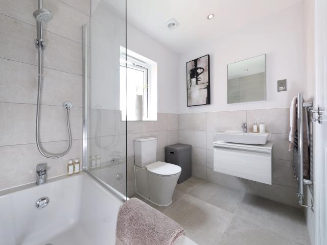 47501 - Main bathroom