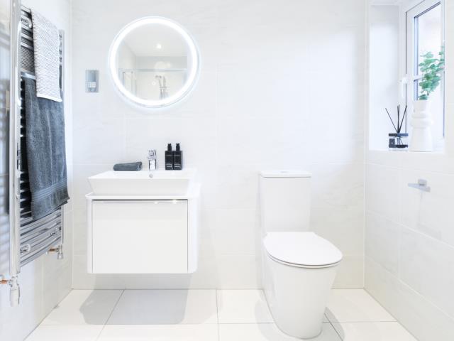 66150 Hampstead bathroom