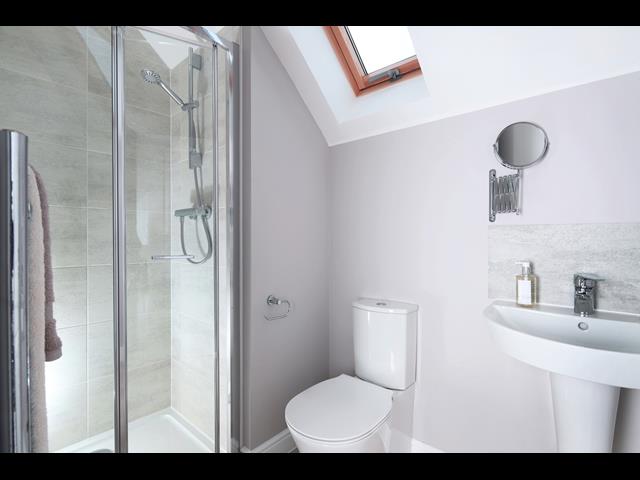 48037 - ensuite 3rd floor