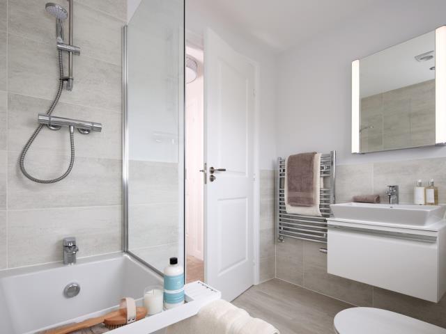 50195 - main bathrrom