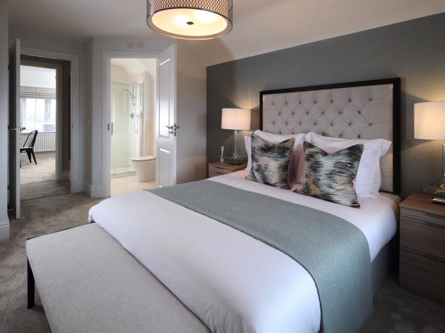 52011 - Main Bedroom