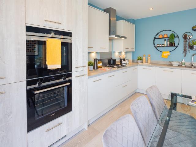 59746 - Kitchen side view