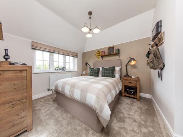 43590- 2nd bedroom resized