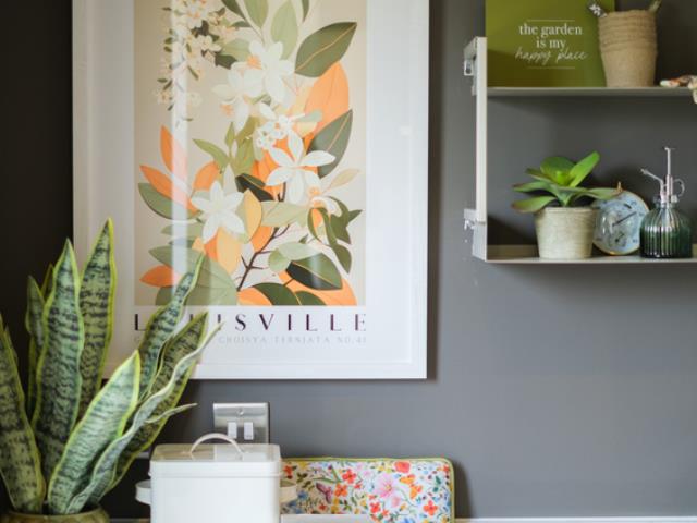 65370 - Utility Close Up