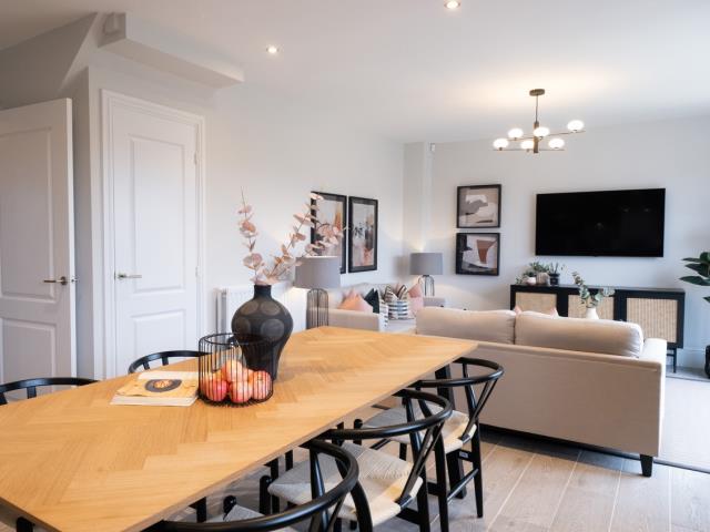 63520 - dining to family