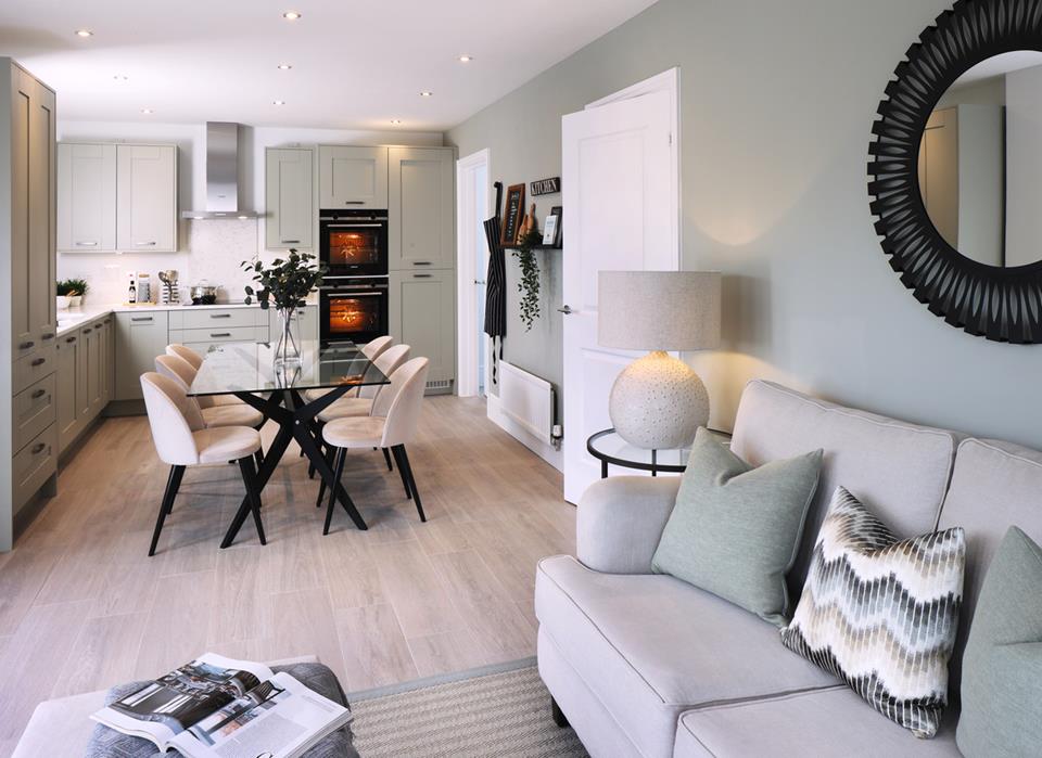 53383 - Family to Kitchen