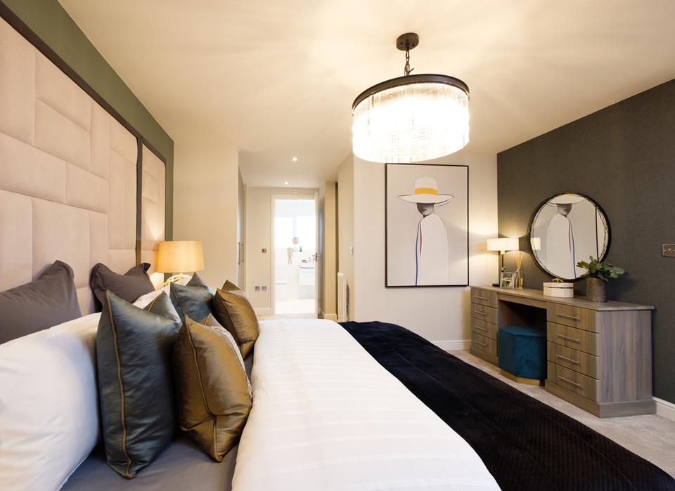 Bed 1 dressing ensuite