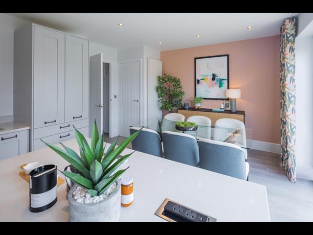 57161 Warwcik Kitchen Dining