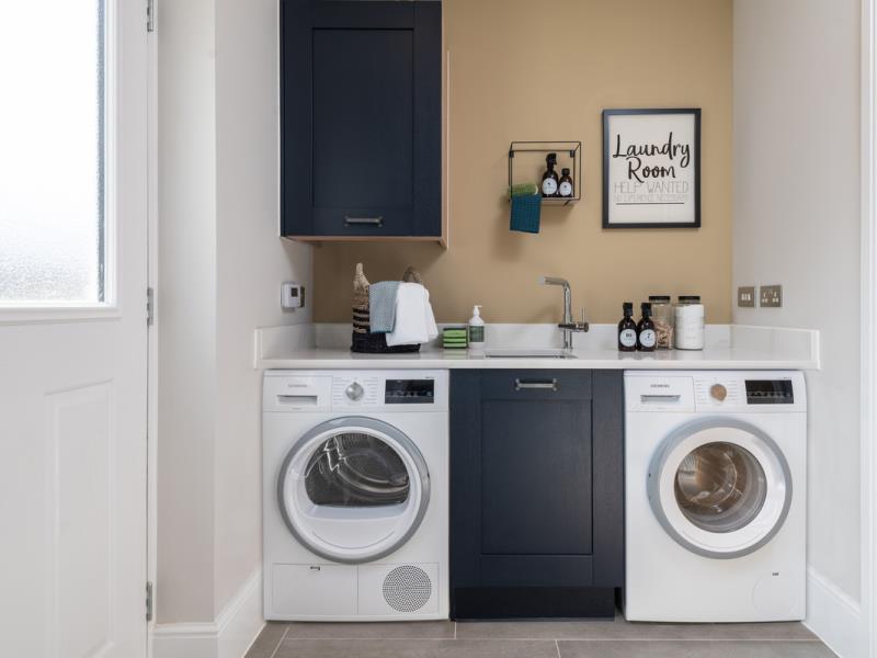 57259 - Utility room with washing machine and cupboards
