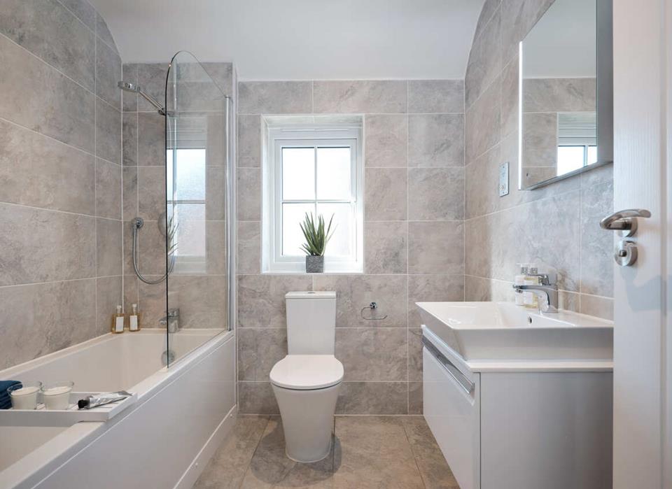 52647 1 Richmond bathroom