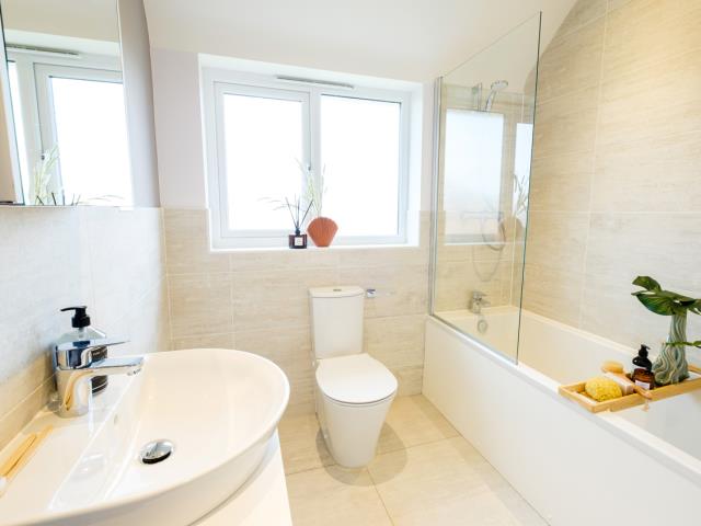 57645 1 cambridge bathroom