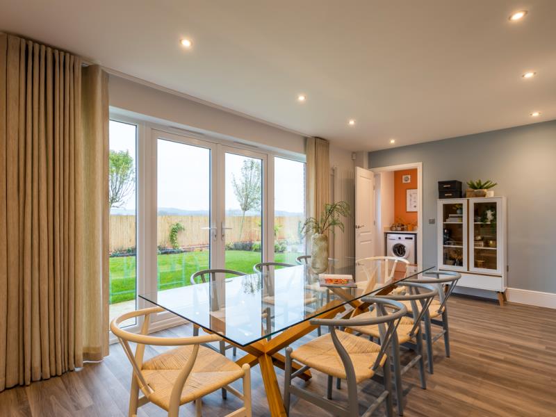 58959 1 OxfordLS Dining