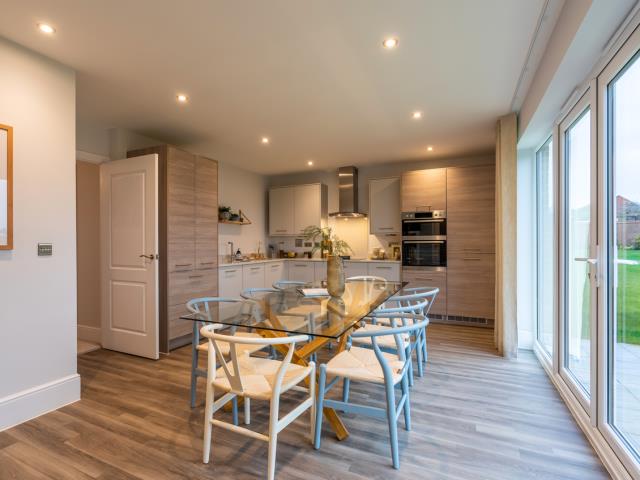 58961 1 OxfordLS Dining Kitchen