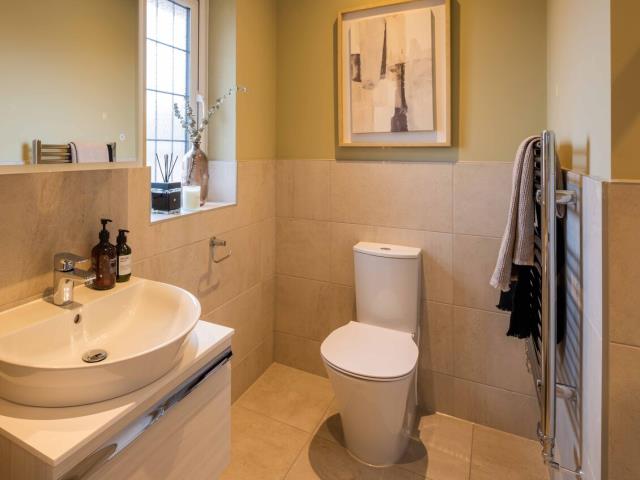 60795 1 Oxford Ensuite