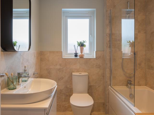 60802 Oxford Bathroom