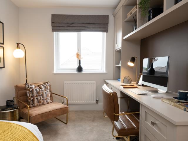 60537 Windsor Bed4 Desk