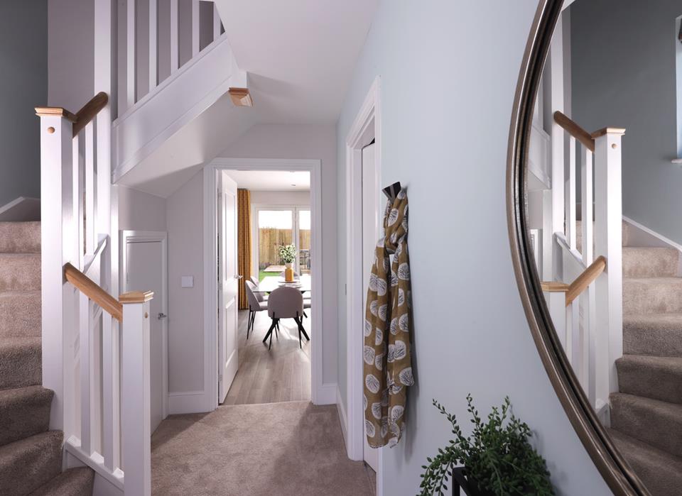 53577 1 Stratford Hallway