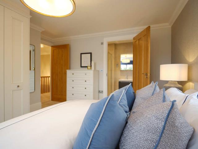 51350 Highgrove Bedroom